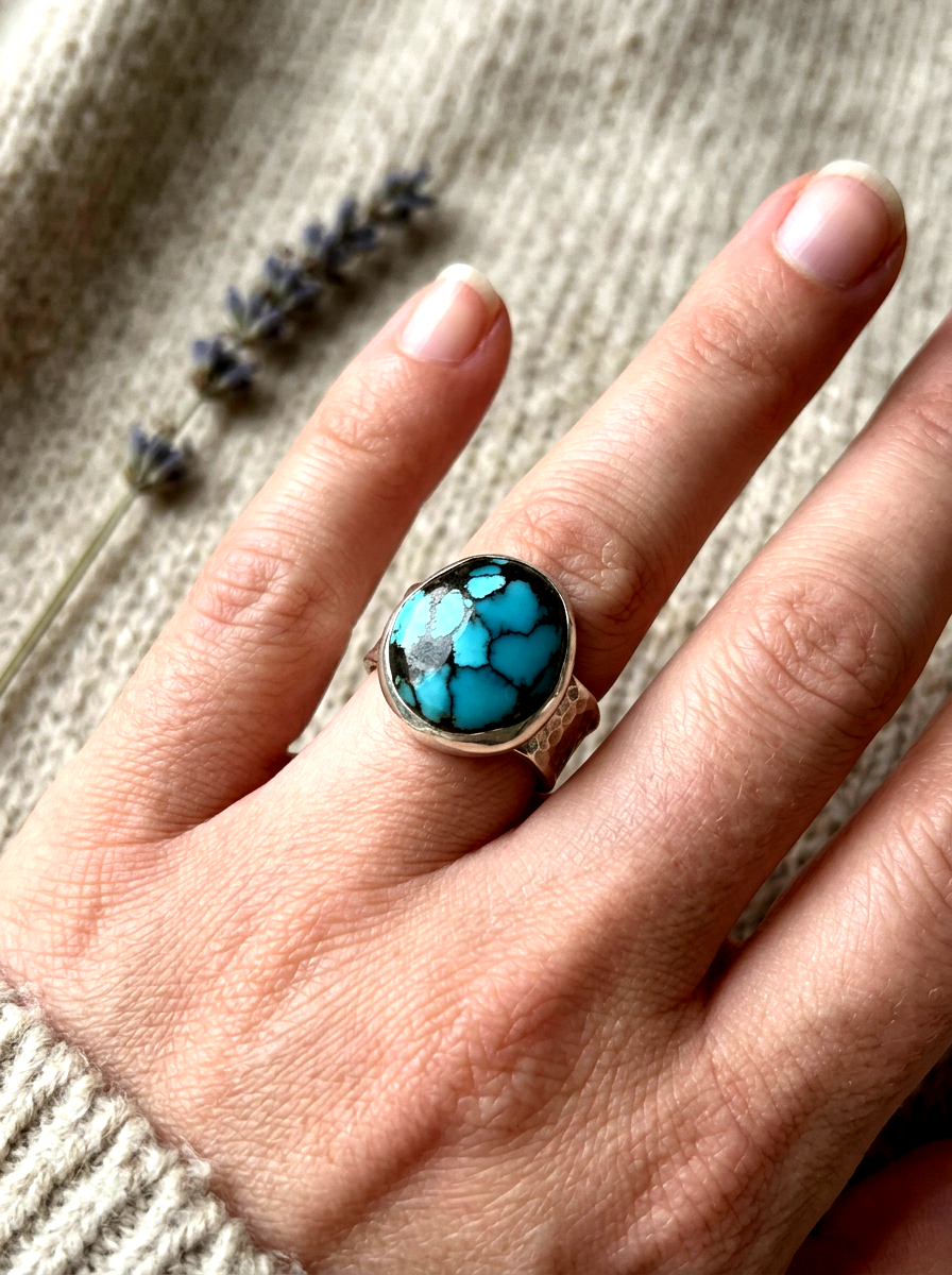 Bague en argent massif avec une turquoise de Hubei