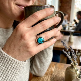 Bague en argent massif avec une turquoise de Hubei