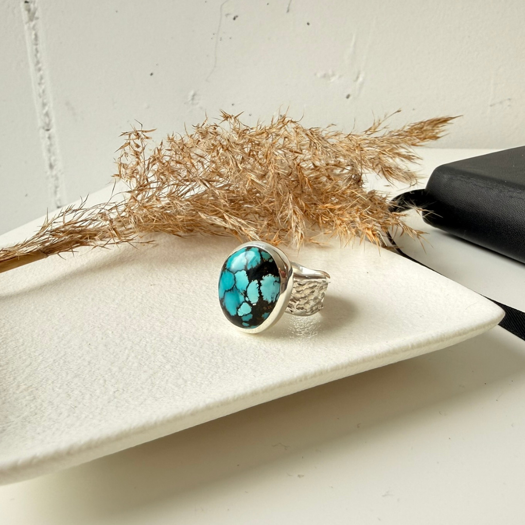 Bague en argent massif avec une turquoise de Hubei